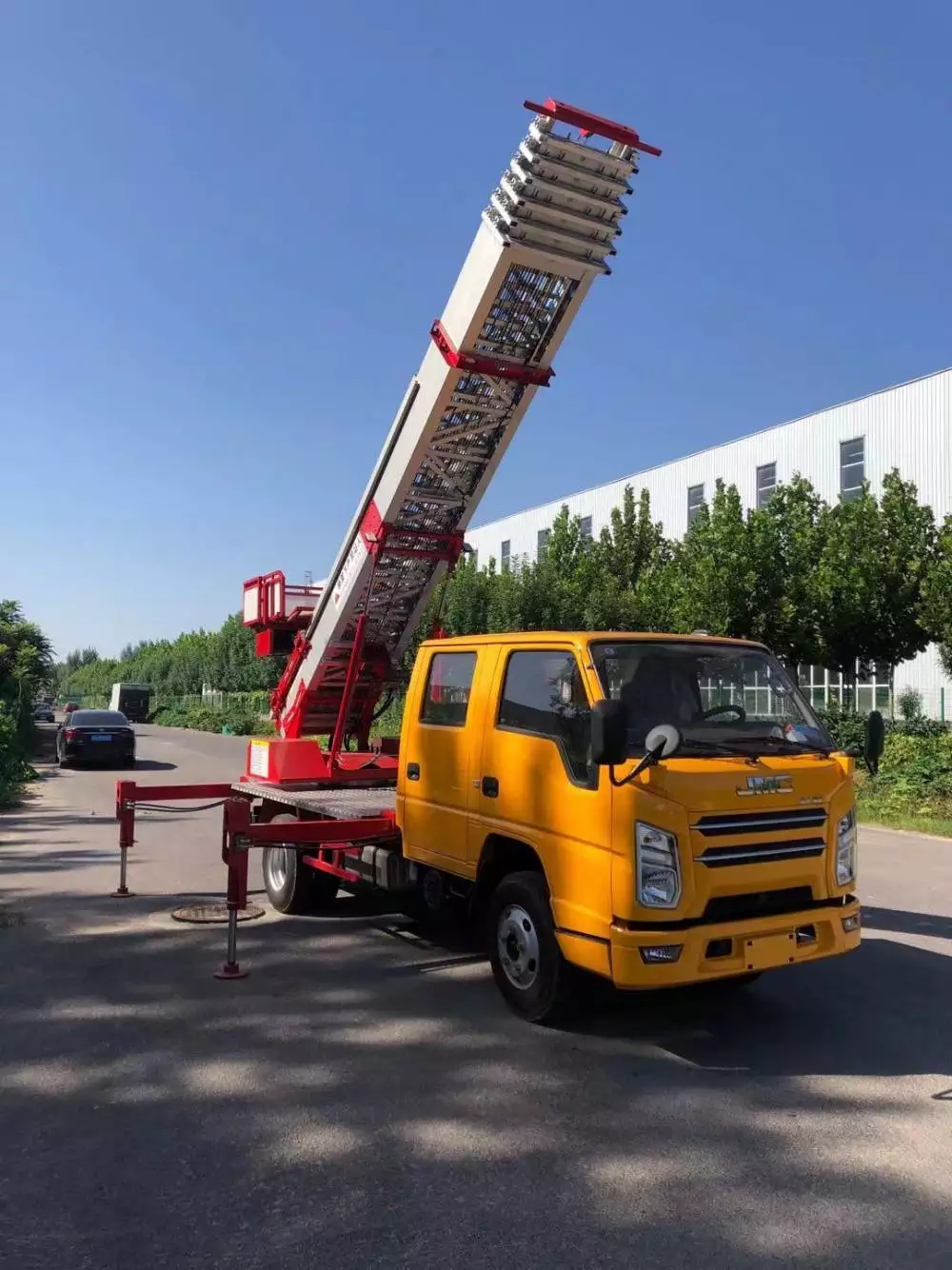 费县附近的云梯车出租服务：轻松解决高空作业需求