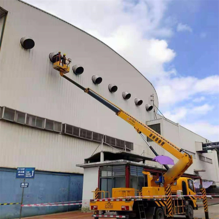 费县高空作业车出租服务：专业广告牌安装解决方案